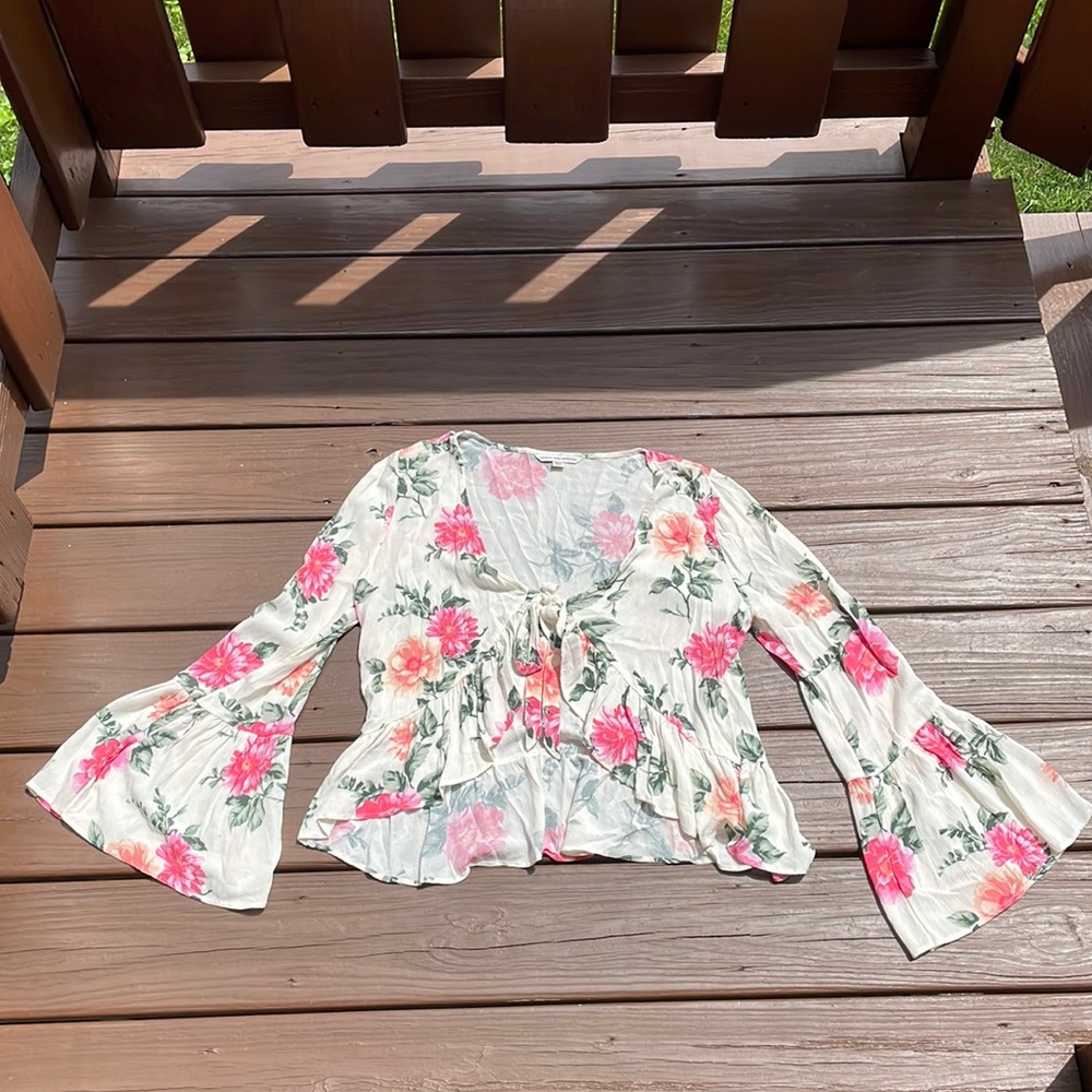 American Eagle tie front floral blouse, bell sleeves, size medium